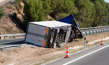 Truck accident on the side of the highway – legal assistance for commercial vehicle crashes